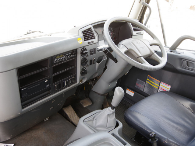 三菱ふそう ファイター 増トン 平ボディ（クレーン付） QKG-FK72FZ(109636) 29枚目