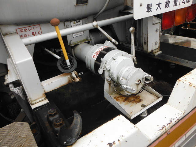 UDトラックス（日産） ビッグサム 大型 タンクローリー KL-CV27YNH(1081) 10枚目