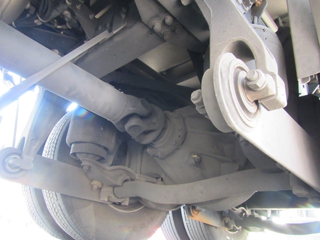 UDトラックス（日産） クオン 大型 冷蔵冷凍バン QKG-CD5ZA(4832) 25枚目