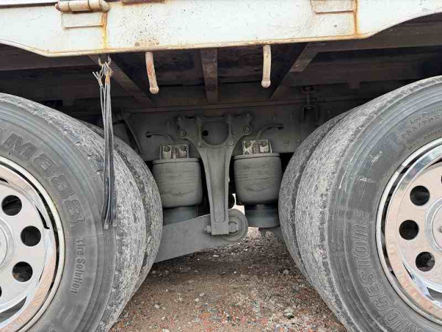 UDトラックス（日産） クオン 大型 平ボディ（クレーン付） PKG-CG4ZA(109526) 23枚目
