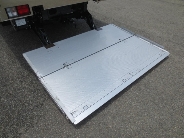 日野 レンジャー 中型 冷蔵冷凍バン 2KG-FD2ABG(107697) 13枚目