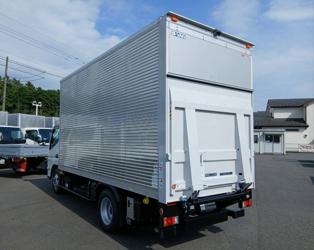 三菱ふそう キャンター 小型 バン 2RG-FEAV0(108460) 11枚目