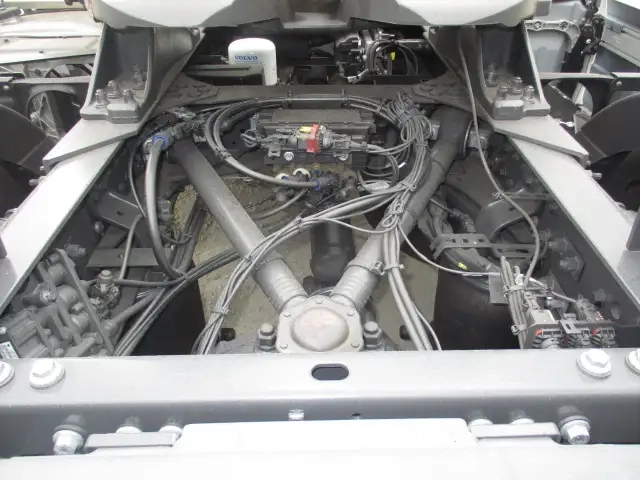 ボルボ 大型 トラクタ 2PG-4S2TDA1(106693) 15枚目