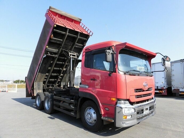 UDトラックス（日産） クオン 大型 深ダンプ（土砂禁） PKG-CW4XL(7931) 2枚目