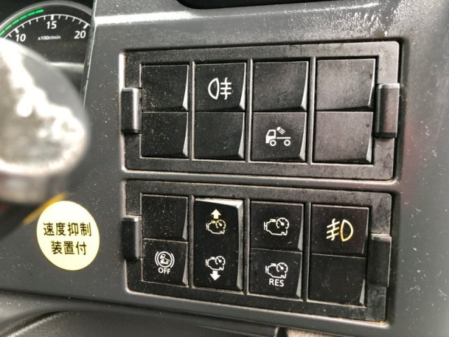 UDトラックス（日産） クオン 大型 トラクタ 2PG-GK5AAB(112525) 12枚目