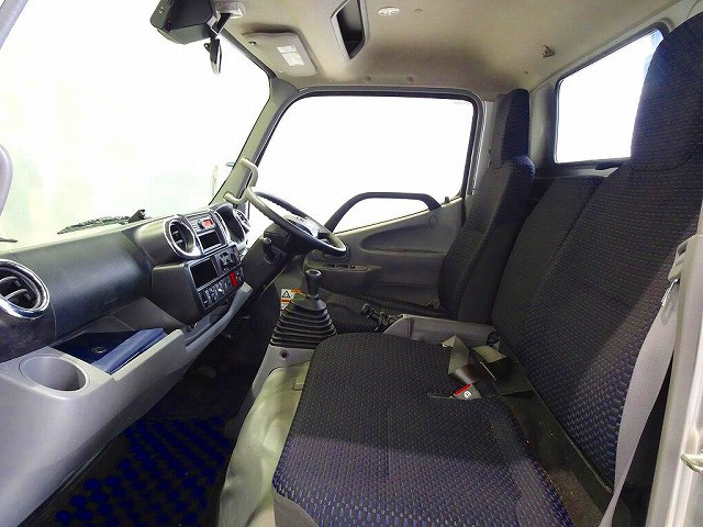 トヨタ ダイナ 小型 平ボディ（クレーン付） 2RG-XZU650(105318) 8枚目