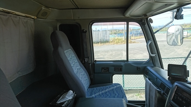 UDトラックス（日産） コンドル 中型 バン PB-MK37A(2250) 24枚目