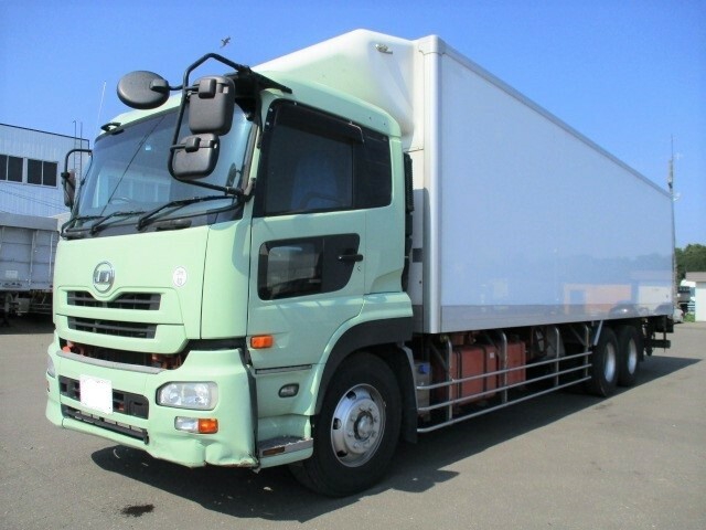 UDトラックス（日産） クオン 大型 冷蔵冷凍バン PKG-CD4ZA(6797) 1枚目