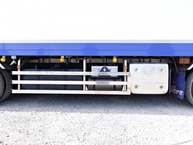 UDトラックス（日産） クオン 大型 冷蔵冷凍バン 2PG-CG5CA(97799) 24枚目