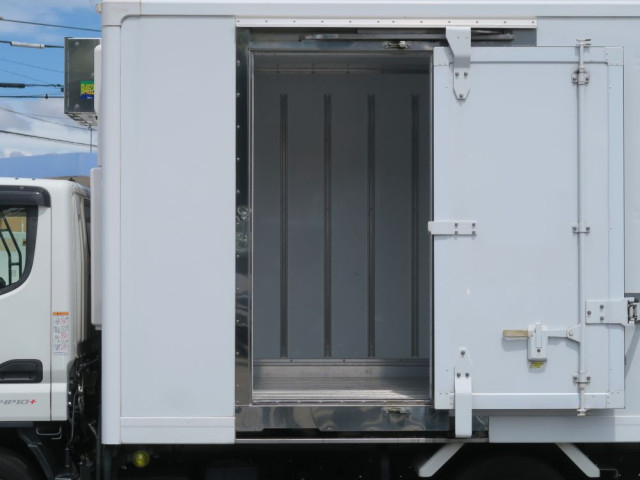 Mitsubishi Fuso canter Small Freezer box_body 2RG-FBAV0(88983) 5枚目