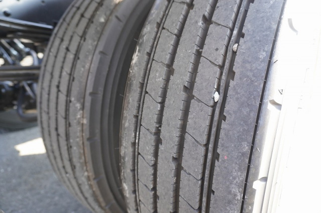 三菱ふそう ファイター 増トン コンテナ専用車 2KG-FK62FZ(107683) 10枚目