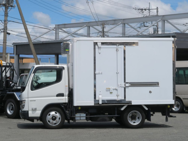 Mitsubishi Fuso canter Small Freezer box_body 2RG-FBAV0(88983) 3枚目