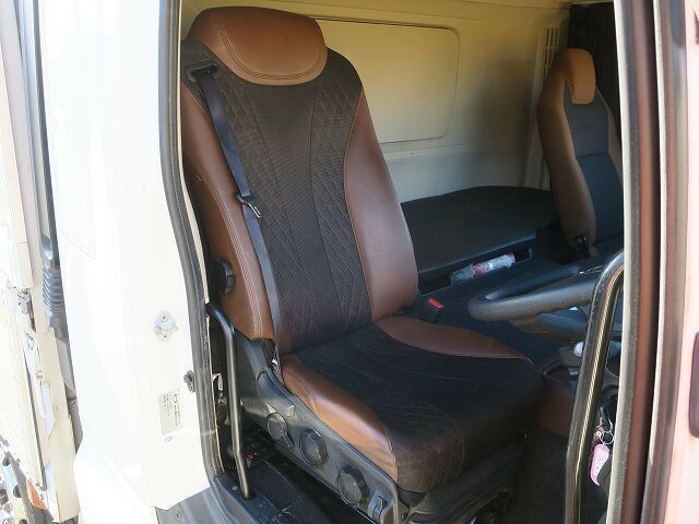 日野 プロフィア 大型 ウィング 2RG-FW1AHG(35509) 14枚目