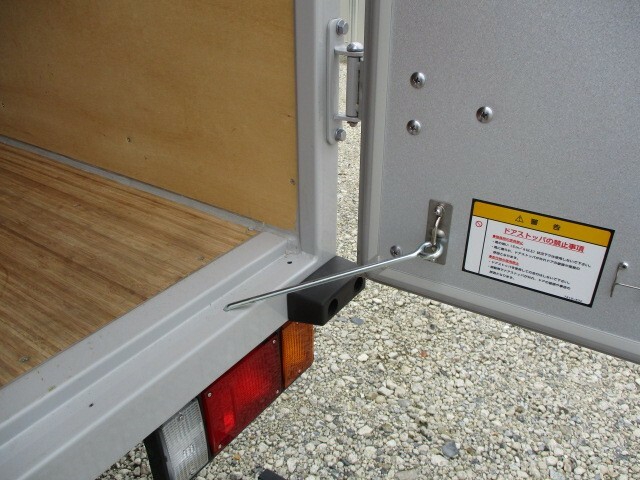 いすゞ エルフ 小型 バン 2RG-NPR88AN(6817) 24枚目