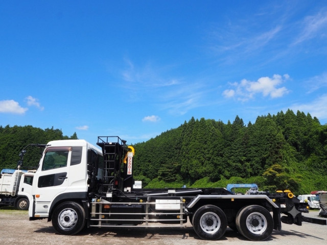 UDトラックス（日産） クオン 大型 コンテナ専用車 QKG-CW5YL(110504) 2枚目