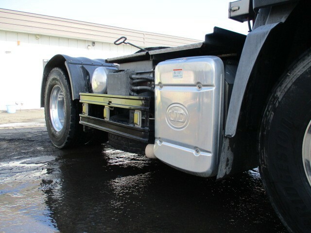 UDトラックス（日産） クオン 大型 トラクタ QKG-GK5XAB(8989) 9枚目