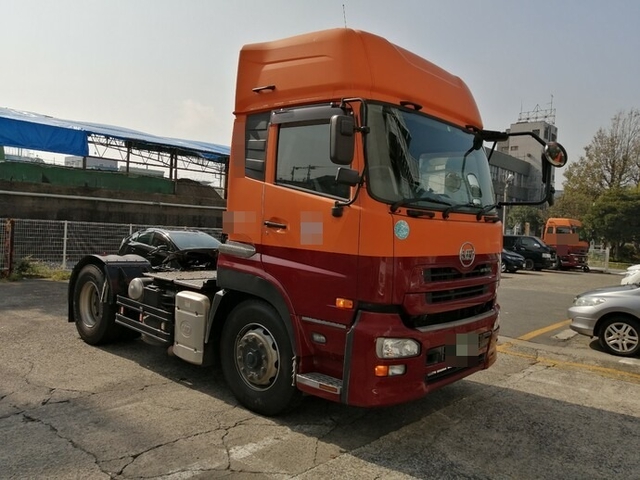 UDトラックス（日産） クオン 大型 トラクタ LKG-GK5XAB(4139) 1枚目