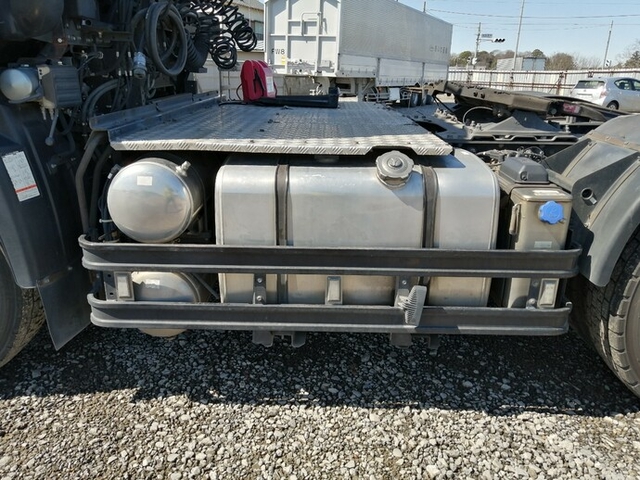 UDトラックス（日産） クオン 大型 トラクタ QKG-GK5XAB(5625) 26枚目