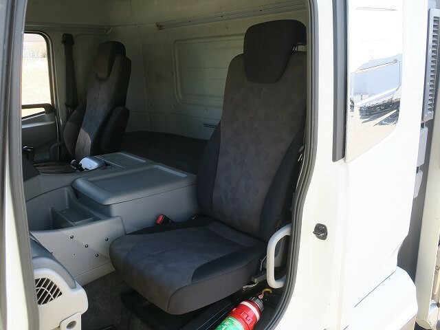 UDトラックス（日産） クオン 大型 ウィング QKG-CG5ZE(40894) 22枚目