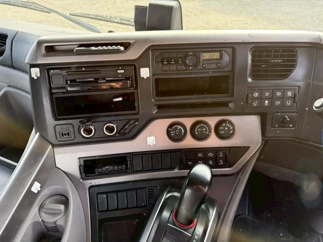 日産自動車 クオン 大型 トラクタ 2RG-GK5DAB(106709) 35枚目