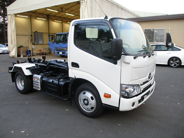 日野 デュトロ 小型 コンテナ専用車 2RG-XZU605M(9573) 2枚目