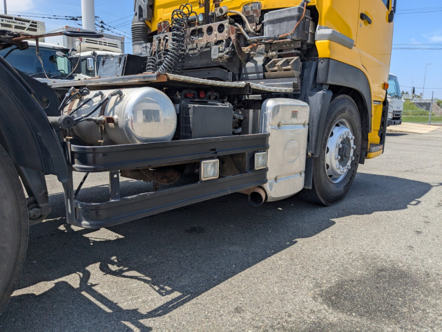 UDトラックス（日産） クオン 大型 トラクタ QPG-GK5XAB(109126) 12枚目