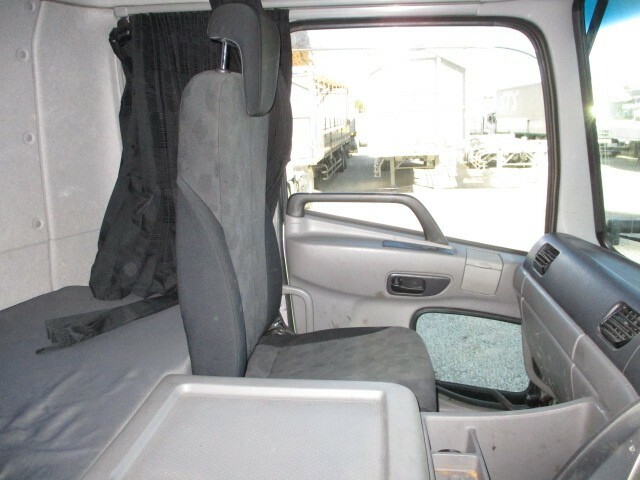 UDトラックス（日産） クオン 大型 トラクタ QKG-GK6XAD(9277) 47枚目
