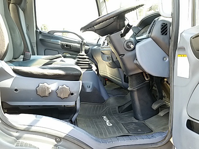 日野 レンジャー 中型 冷蔵冷凍バン BKG-FC7JJYA(8271) 18枚目