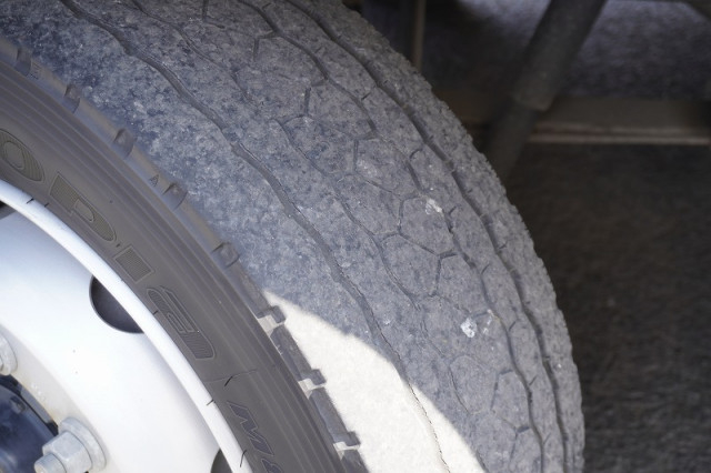 日野 プロフィア 大型 冷蔵冷凍バン 2DG-FW1AHC(111342) 10枚目