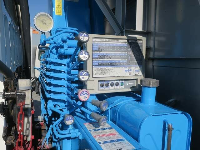 三菱ふそう ファイター 増トン 平ボディ（クレーン付） PDG-FK62FY(35550) 11枚目