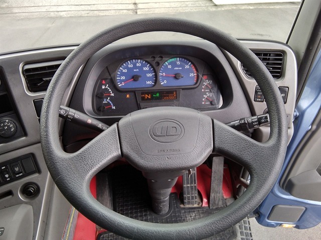 UDトラックス（日産） クオン 大型 ウィング QKG-CD5ZA(8952) 27枚目