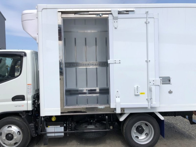三菱ふそう キャンター 小型 冷蔵冷凍バン 2RG-FBAV0(105544) 8枚目