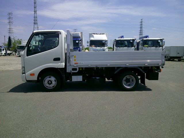 日野 デュトロ 小型 平ボディ 2RG-XZU605(105858) 8枚目