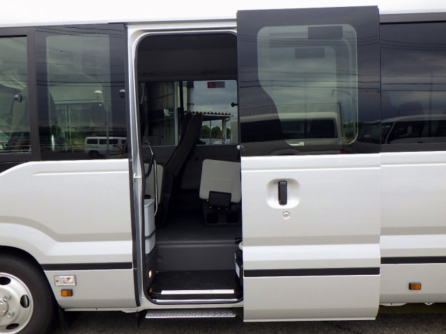 トヨタ コースター 小型 バス 2WG-GDB110(105565) 11枚目