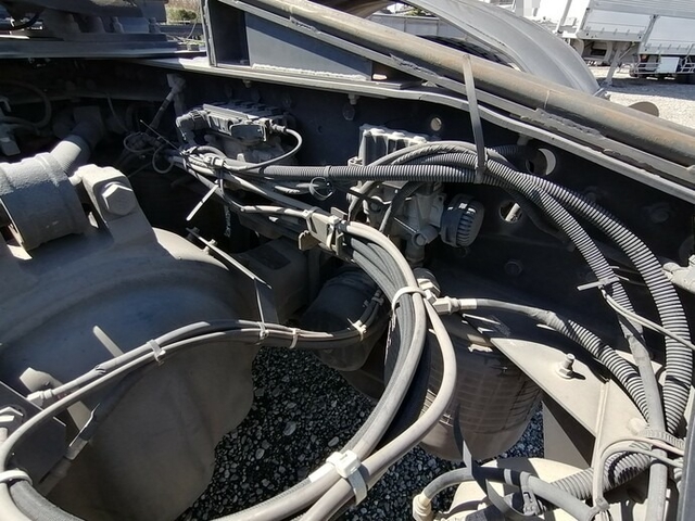 UDトラックス（日産） クオン 大型 トラクタ QKG-GK5XAB(5625) 20枚目