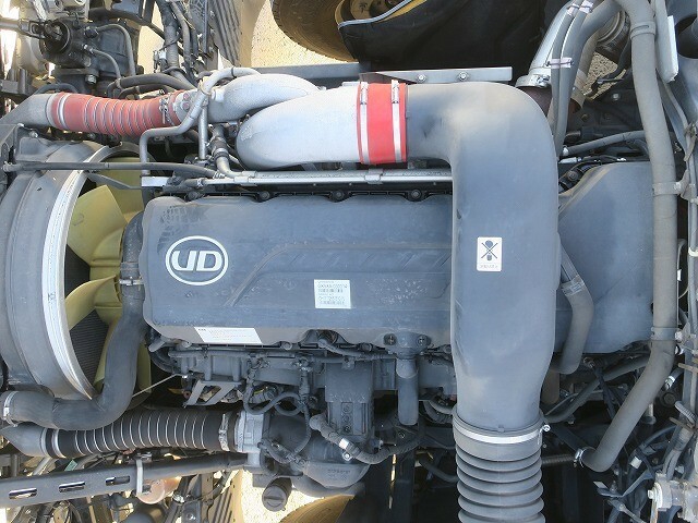 UDトラックス（日産） クオン 大型 トラクタ QPG-GK5XAE(27510) 9枚目