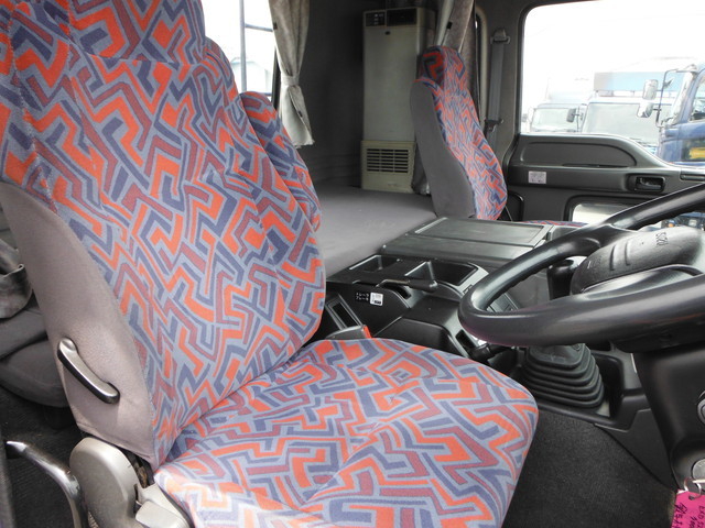 いすゞ ギガ 大型 トラクタ KL-EXD52D3(1141) 19枚目