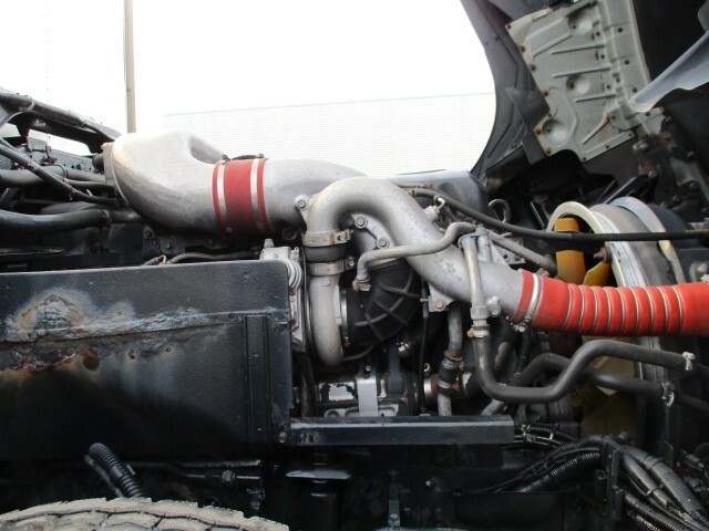 UDトラックス（日産） クオン 大型 冷蔵冷凍バン QKG-CD5ZA(9276) 45枚目