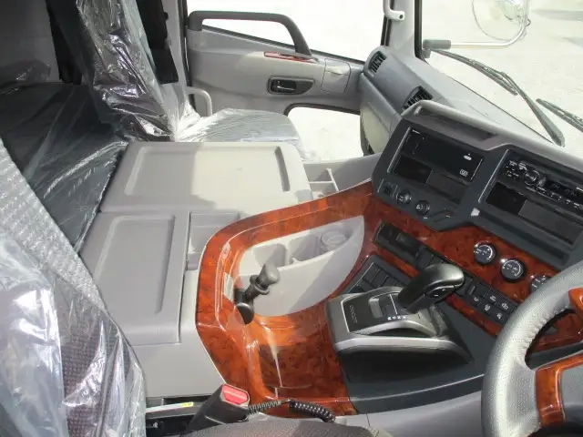 日産自動車 クオン 大型 トラクタ 2RG-GK5DAB(108643) 30枚目