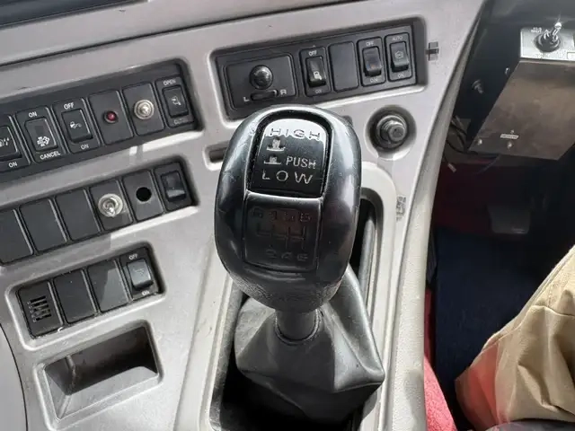 日産自動車 クオン 大型 土砂ダンプ QKG-CW5XL(111280) 13枚目