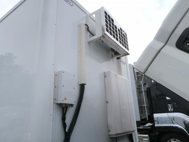 Mitsubishi Fuso canter Small Freezer box_body 2RG-FBAV0(88983) 11枚目