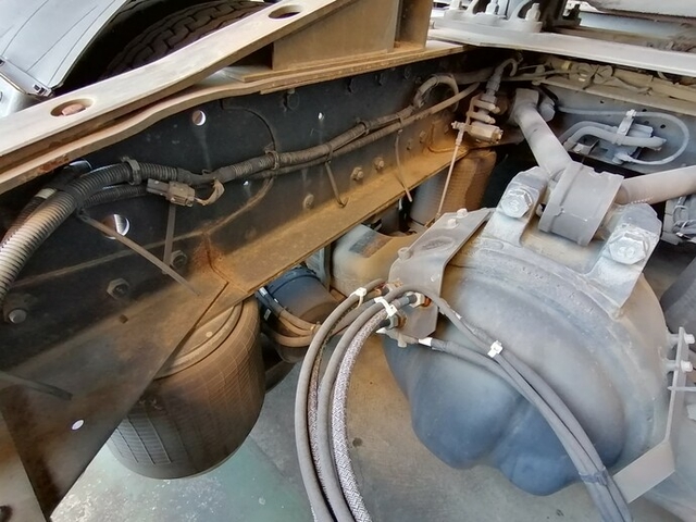 UDトラックス（日産） クオン 大型 トラクタ AKG-GK4XAB(5652) 10枚目