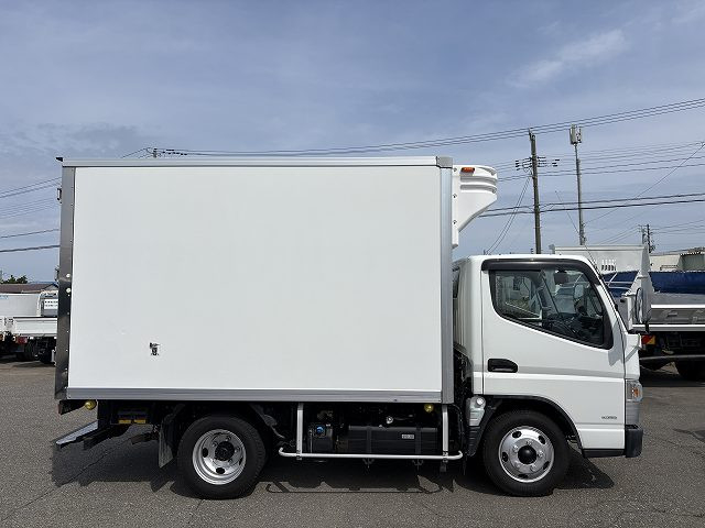 三菱ふそう キャンター 小型 冷蔵冷凍バン 2PG-FBAV0(105256) 6枚目