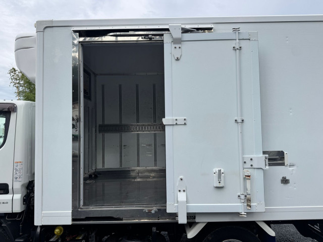 三菱ふそう キャンター 小型 冷蔵冷凍バン TPG-FBA50(113243) 10枚目