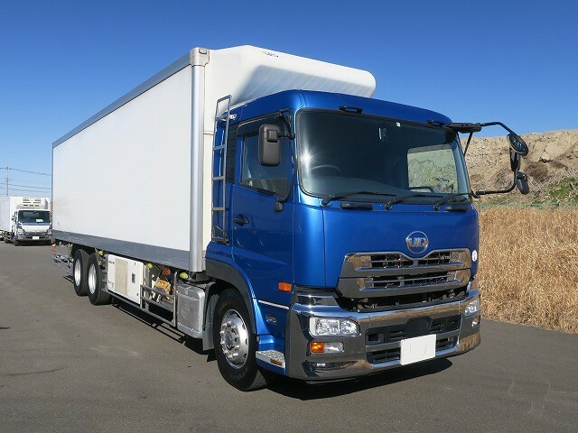 UDトラックス（日産） クオン 大型 冷蔵冷凍バン QPG-CD5ZA(39218) 1枚目