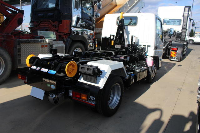 三菱ふそう キャンター 小型 コンテナ専用車 2RG-FBAV0(104996) 6枚目