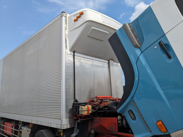 UDトラックス（日産） クオン 大型 冷蔵冷凍バン QKG-CG5ZA(109094) 49枚目
