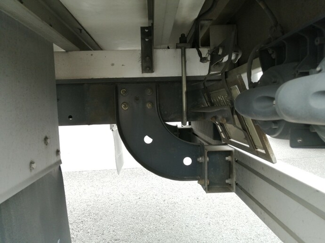 UDトラックス（日産） コンドル 中型 冷蔵冷凍バン PB-MK36A(5519) 41枚目