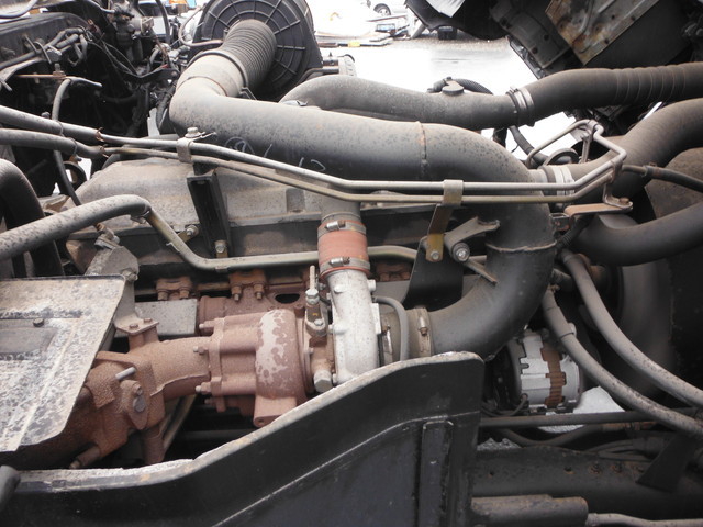 UDトラックス（日産） クオン 大型 タンクローリー KL-CV27E(2194) 9枚目