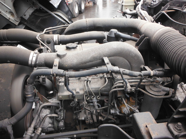 UDトラックス（日産） クオン 大型 タンクローリー KL-CV27E(2194) 10枚目